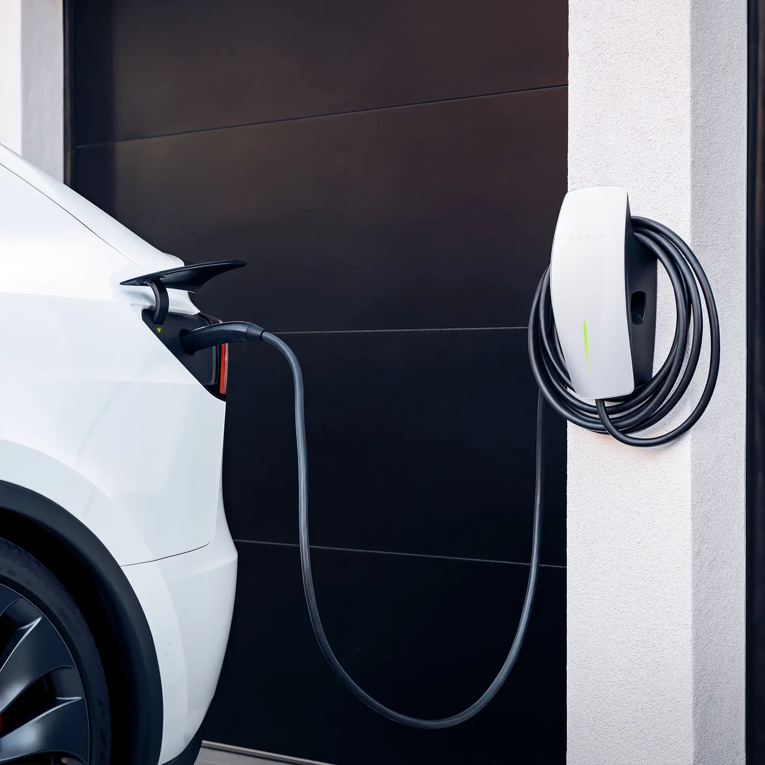 Solar panels, home energy storage and EV charging solutions